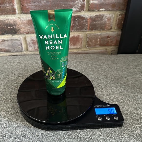 Vanilla Bean Noel Body Cream & Shower Gel - Picture 4 of 5